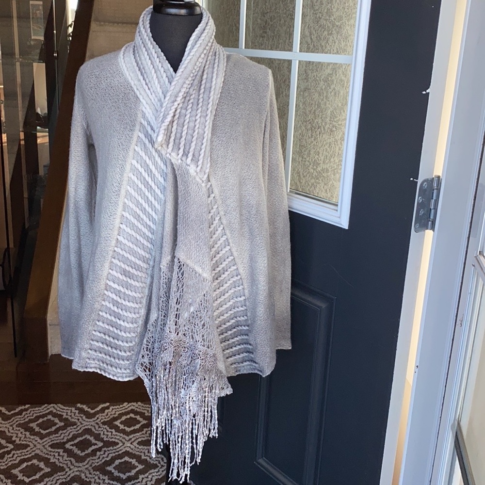 Minhas shawl sweater
